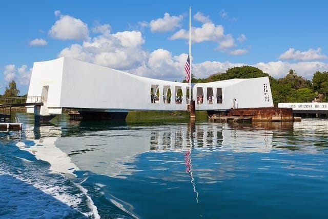 Family-friendly Pearl Harbor and Honolulu Downtown with private transportation - Photo 1 of 16